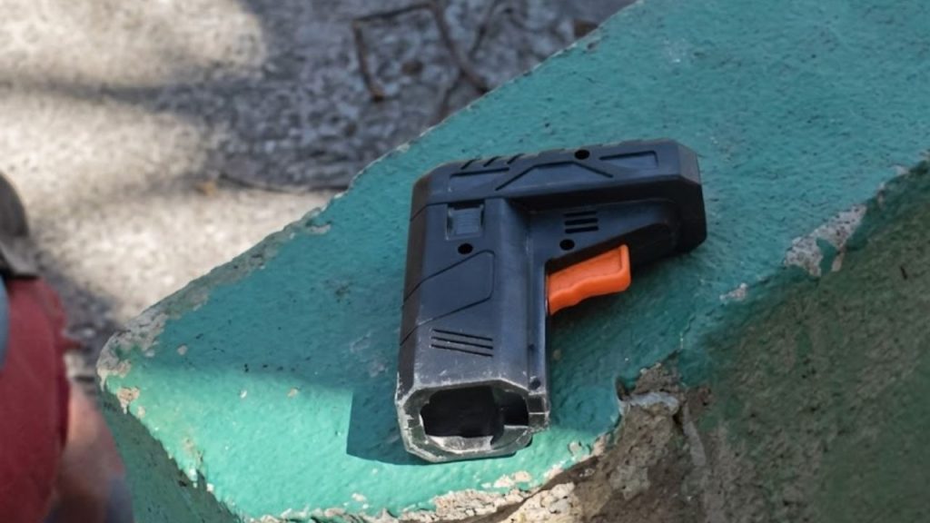 juguete pistola arma