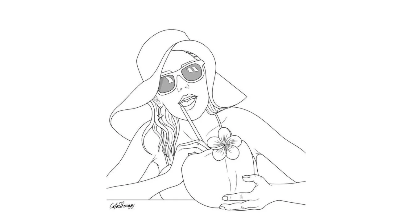 Una chica con lente mientras toma agua de coco.