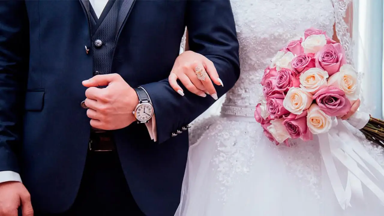 Imagen de referencia de una pareja de recién casados.