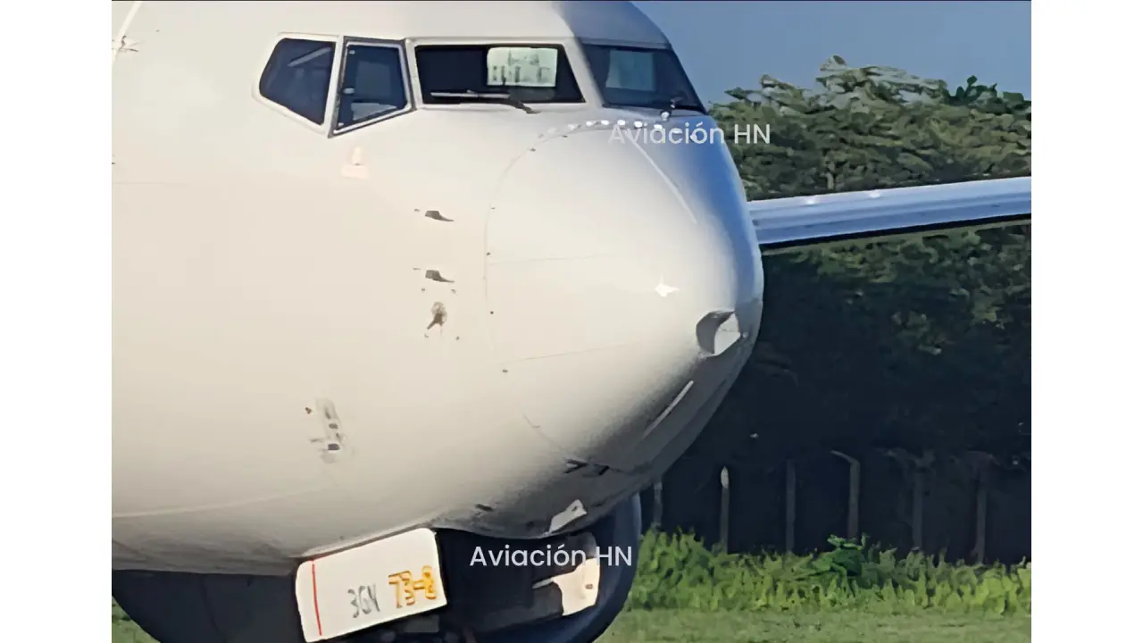 Imagen del avión que sufrió el daño. |Foto: Aviaciónhn
