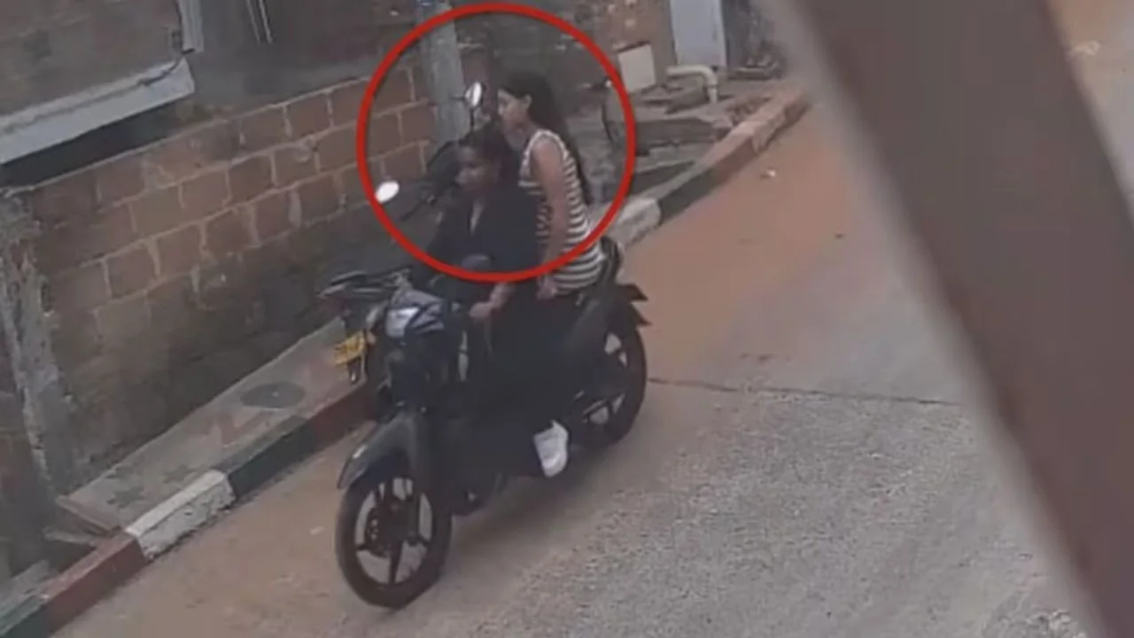 María Camila Potosí en una motocicleta previo a su desaparición.