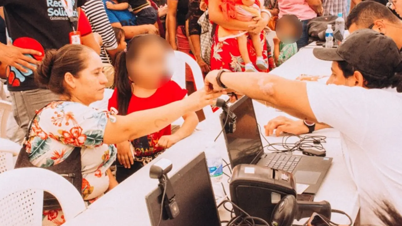 Entrega de ayudas por arte de la Red Solidaria
