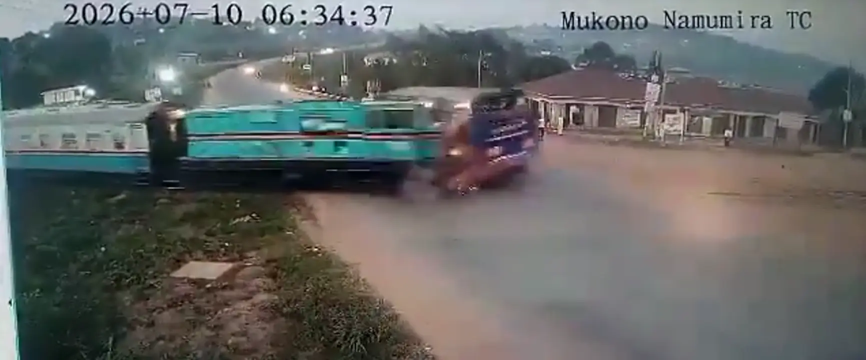 Tren embuste bus escolar