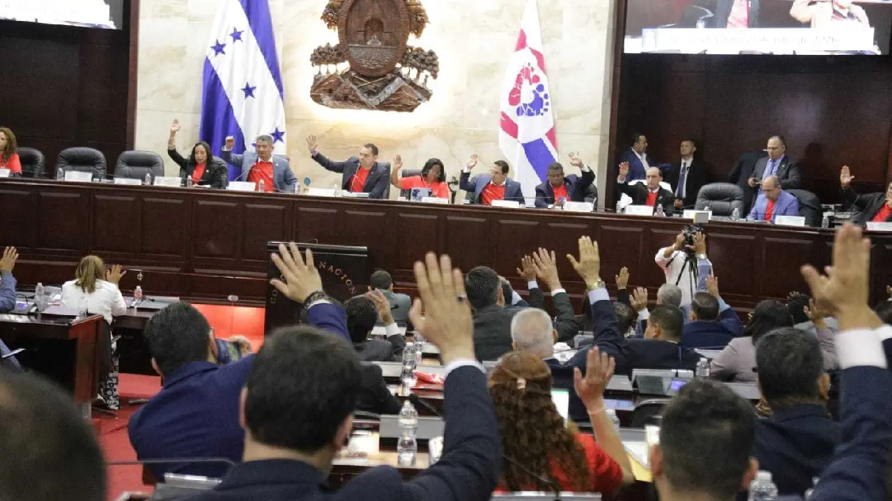 Diputados durante una sesión en el Congreso de Honduras