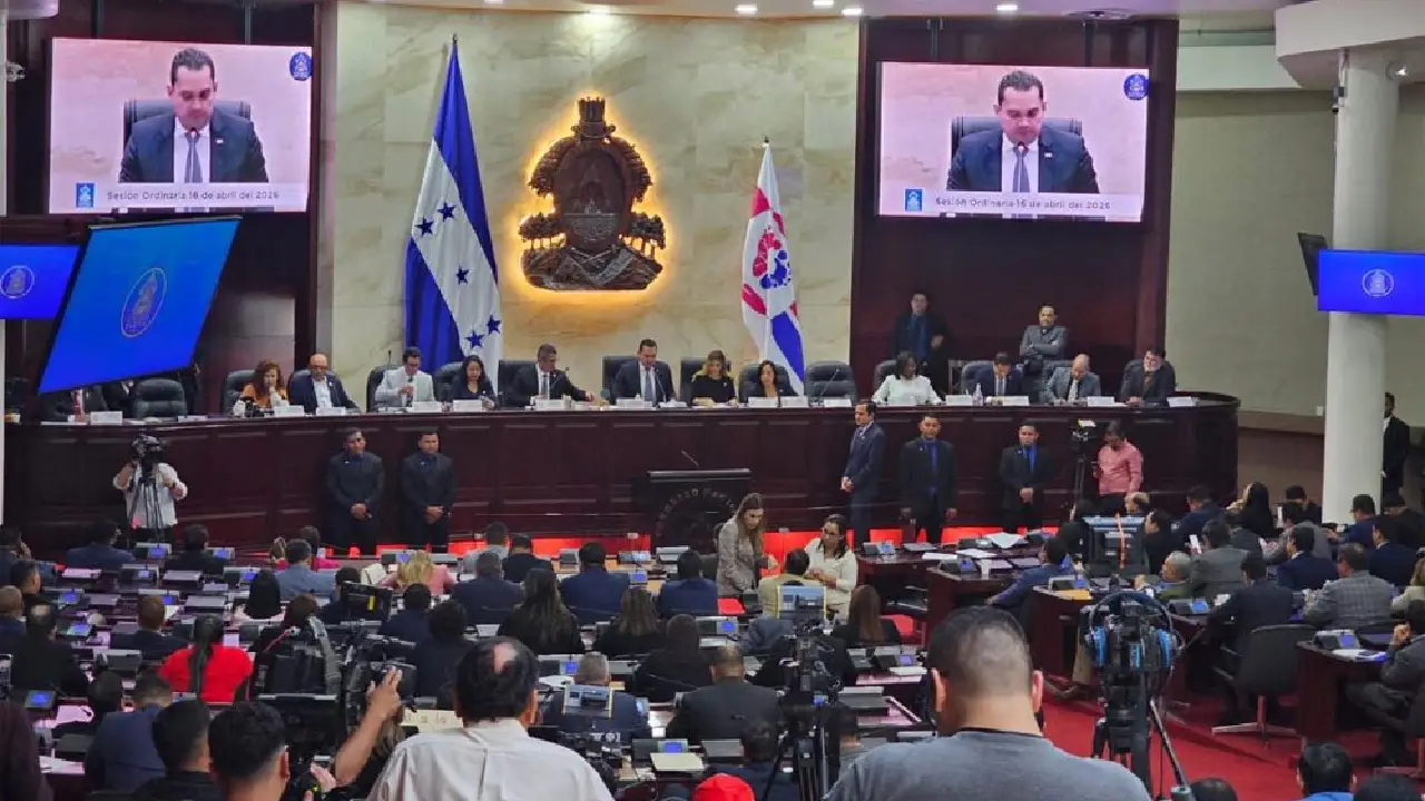 Diputados participan en sesión del Congreso Nacional de Honduras