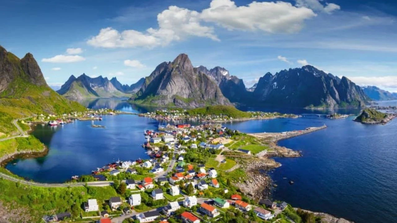 Cuánto cuesta ir a Noruega desde Honduras?