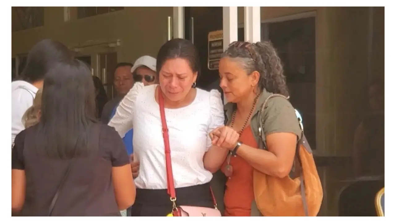 Familiares de los jóvenes asesinados.