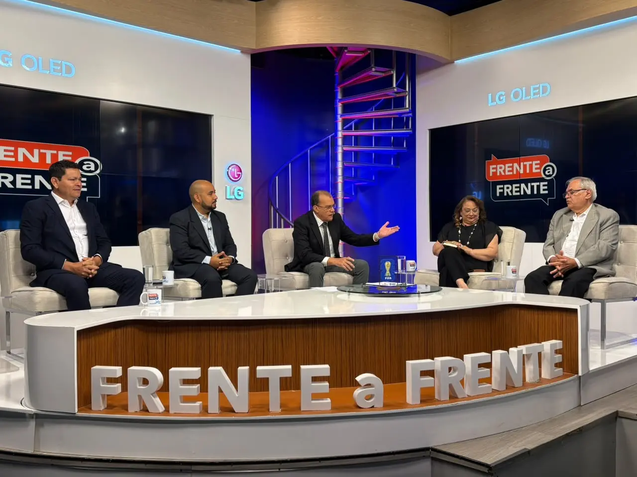 INVITADOS DE FRENTE A FRENTE