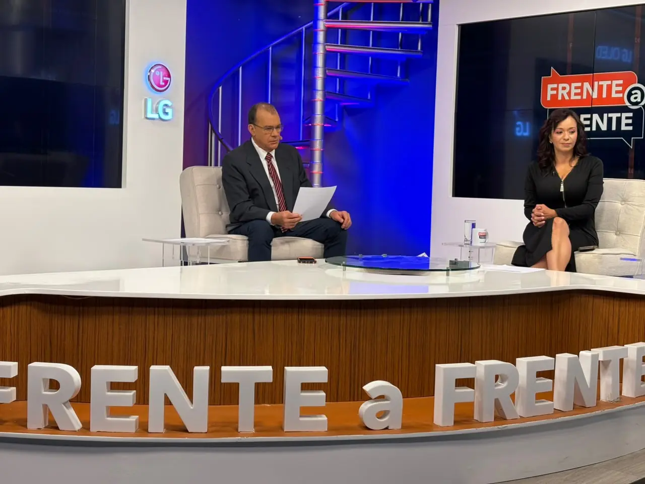 INVITADOS DE FRENTE A FRENTE