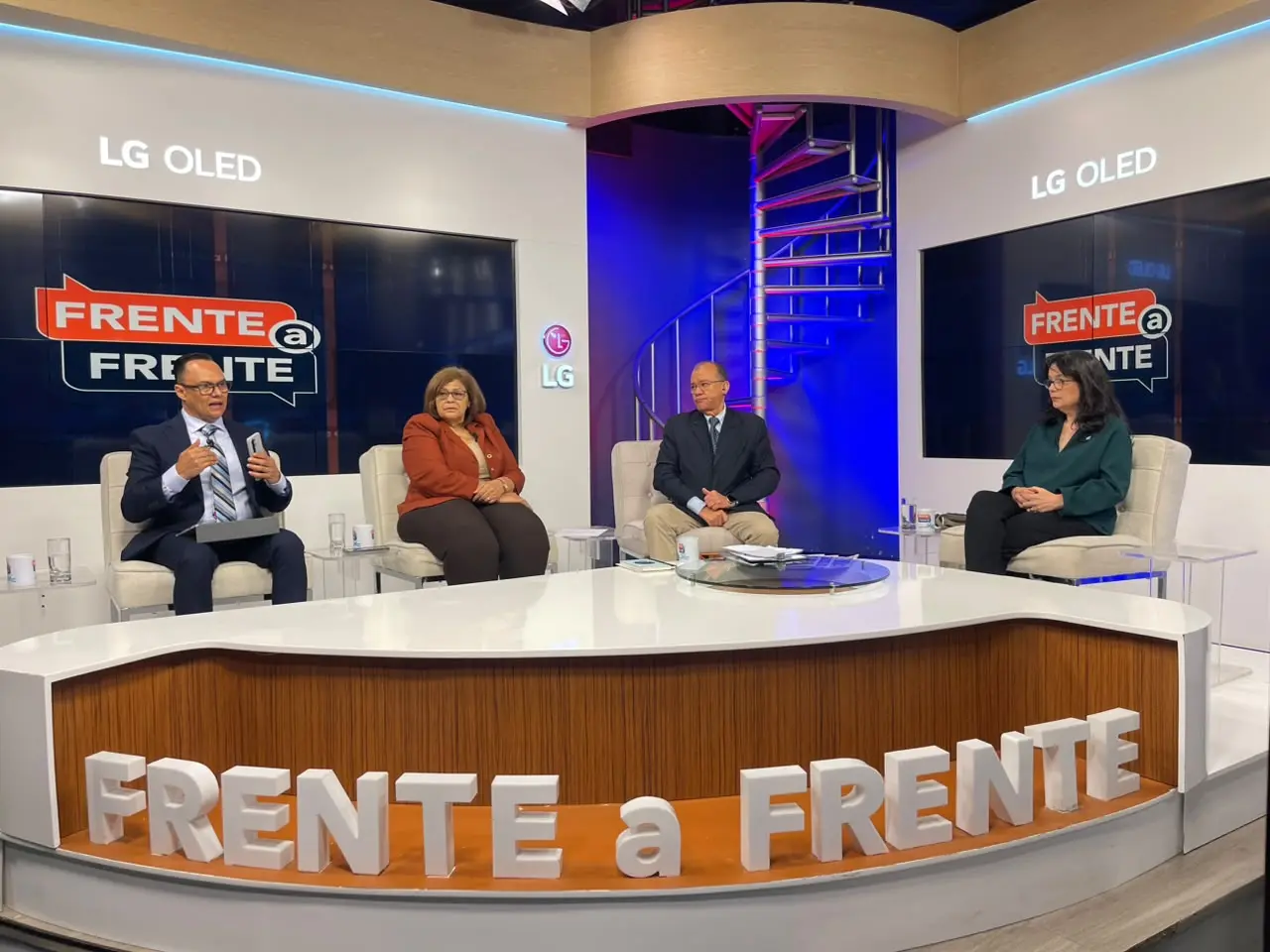INVITADOS DE FRENTE A FRENTE