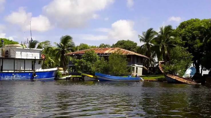 lanchas mar agua