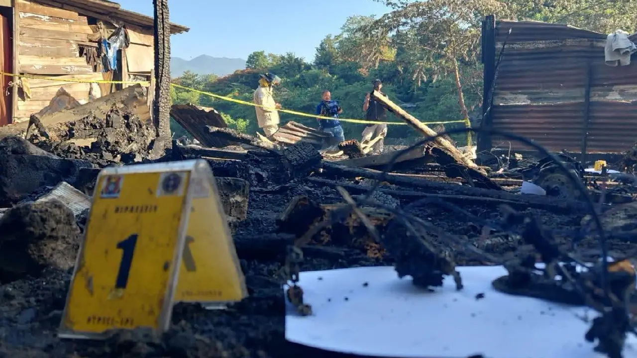 Vivienda incendiada en San Pedro Sula