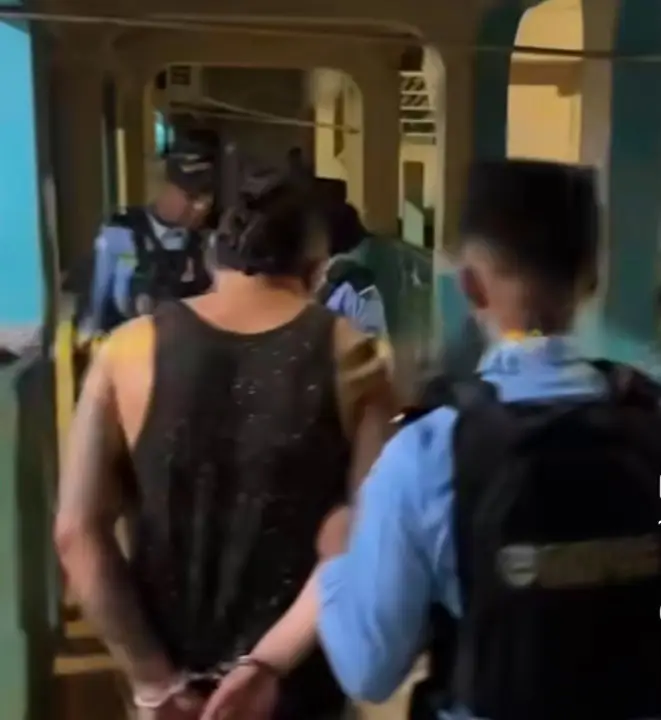 Padre mete preso a su hijo