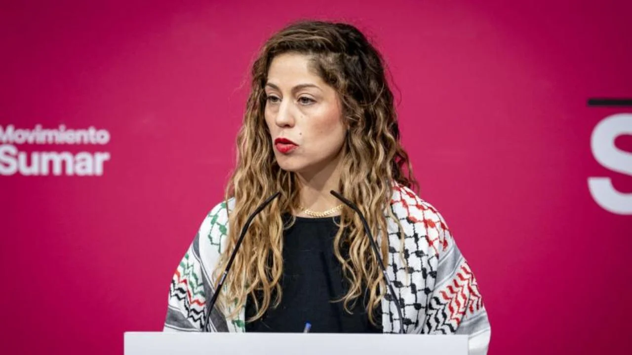 Lara Hernández biografía en Wikipedia