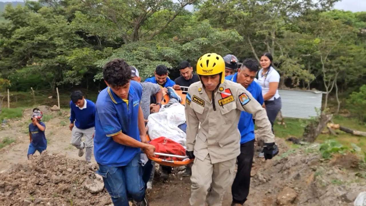 médico cae a hondonada