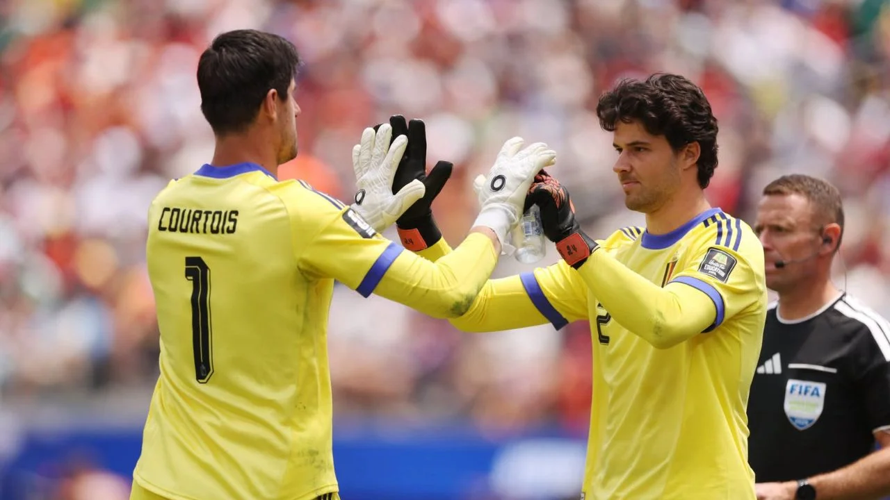 Senne Lammens entrando de cambio por Thibaut Courtois