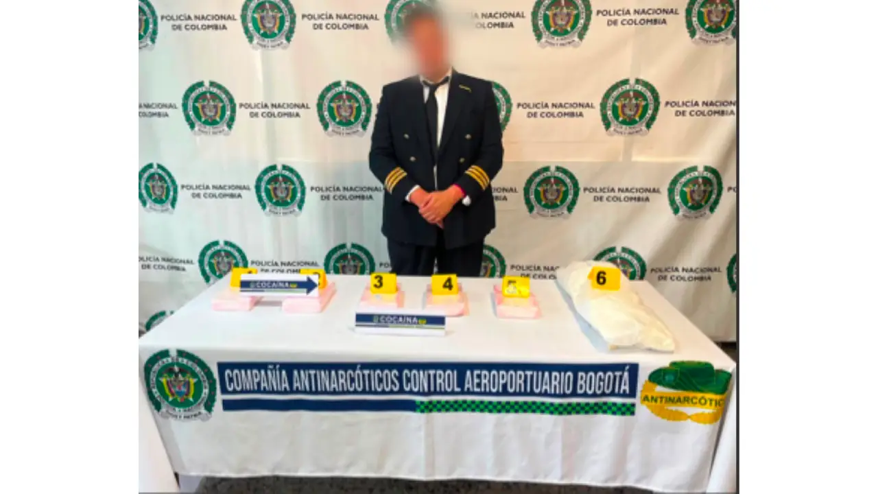 Falso piloto detenido por intentar transportar cocaína.