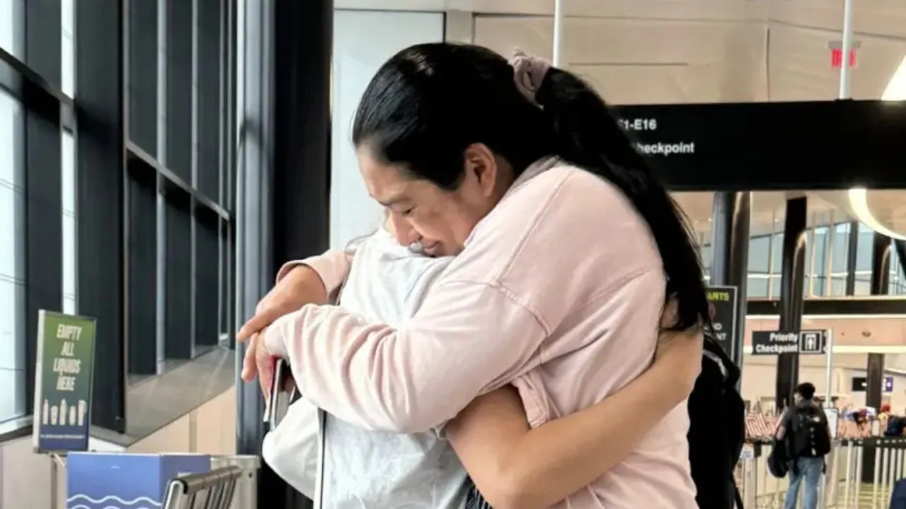 Hondureña retorna al país con su hija menor y deja atrás su vida en EE. UU. Imagen de Hondureña retorna al país con su hija menor y deja atrás su vida en EE. UU.