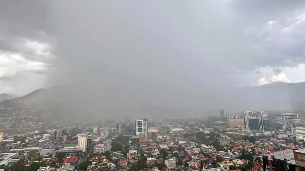 Advierten de dos ondas tropicales que dejarían lluvias y tormentas lunes y martes Imagen de Advierten de dos ondas tropicales que dejarían lluvias y tormentas lunes y martes
