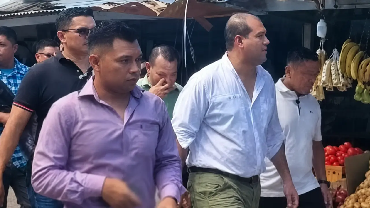 Alcalde de Choluteca revela por qué anda escoltado tras video viral en mercados Imagen de Alcalde de Choluteca revela por qué anda escoltado tras video viral en mercados