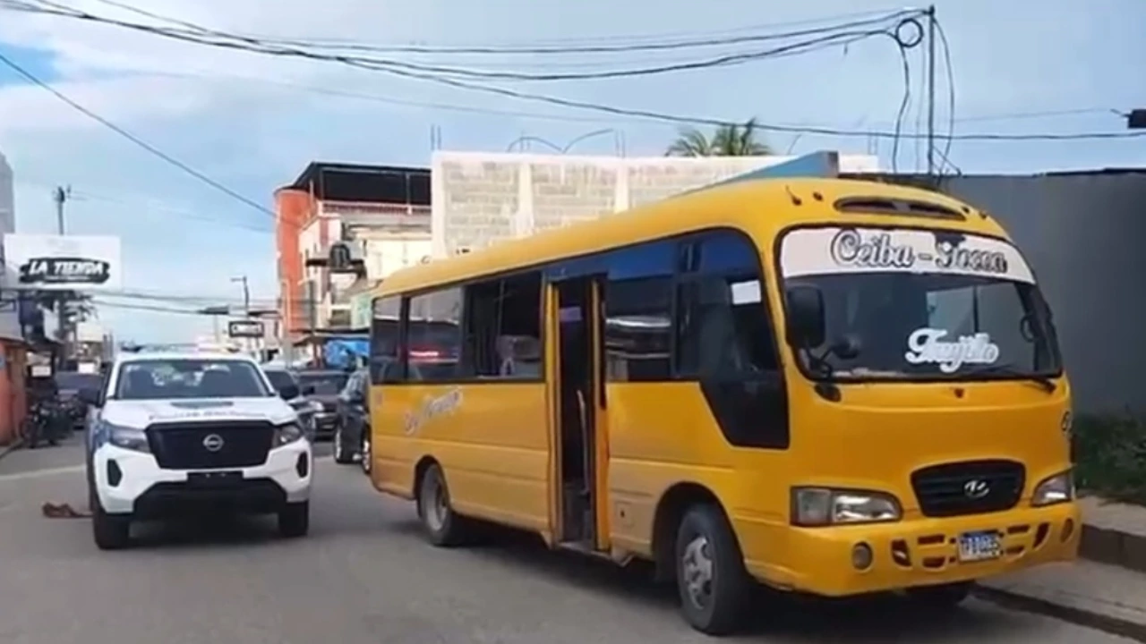 Imagen de A balazos atacan autobús en Colón: cobradora y ayudante mueren