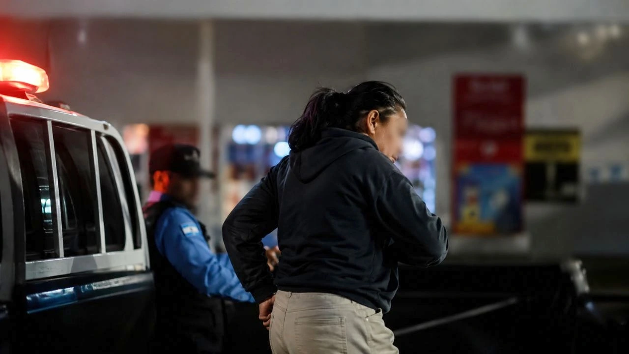 Cuatro órdenes de captura y 15 años prófuga: así terminó la huida Imagen de Cuatro órdenes de captura y 15 años prófuga: así terminó la huida