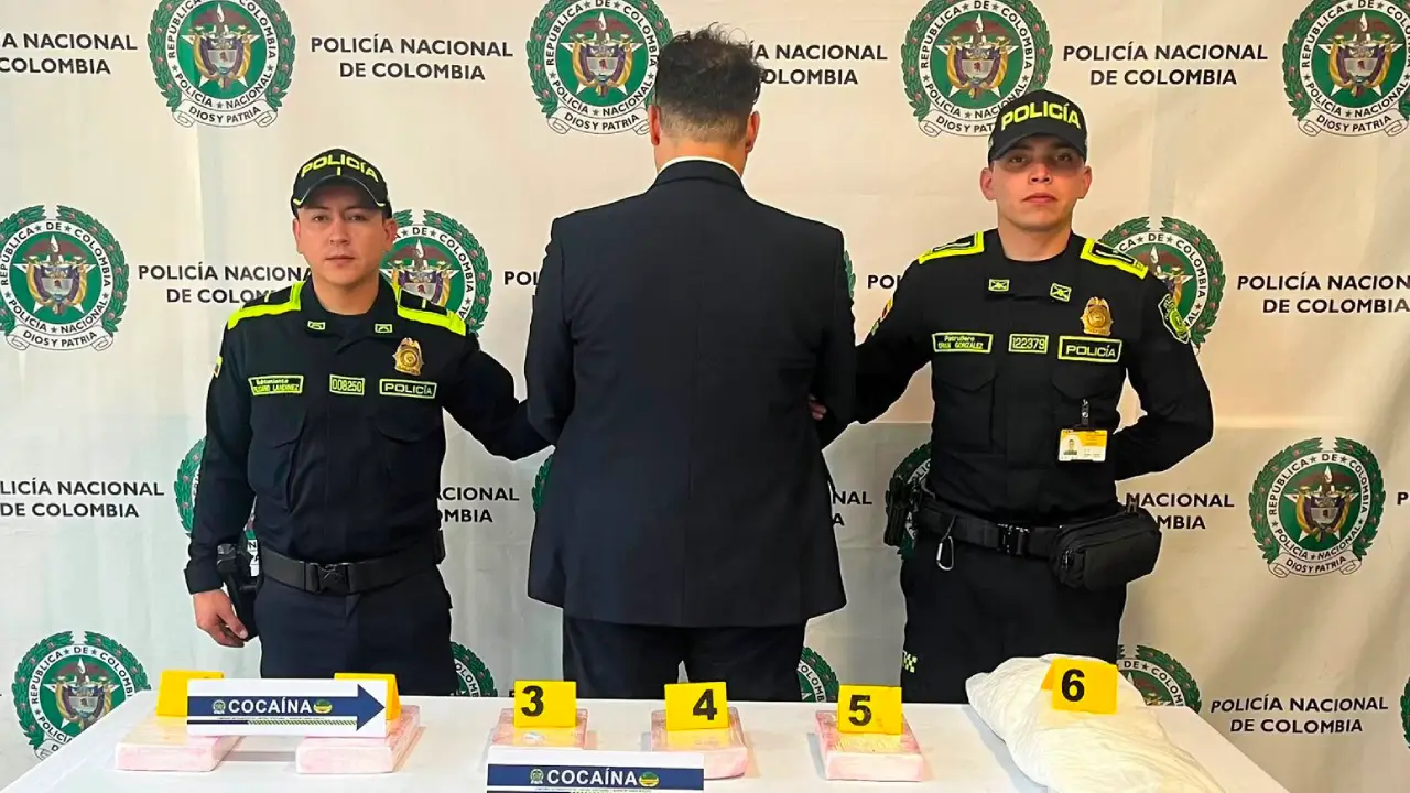Detienen a falso piloto en Colombia: llevaba 10 kilos de cocaína ocultos Imagen de Detienen a falso piloto en Colombia: llevaba 10 kilos de cocaína ocultos