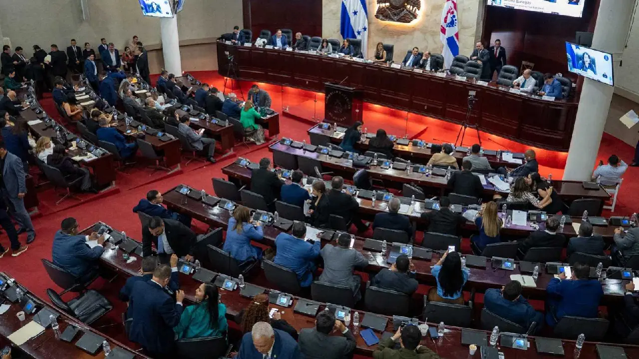 Estos son los diputados que perderán un día de salario por faltar a sesión del CN Imagen de Estos son los diputados que perderán un día de salario por faltar a sesión del CN