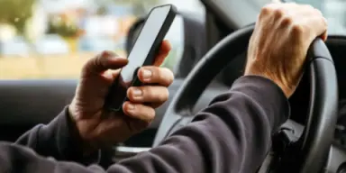 Imagen de Consulting HNL: casi la mitad de los hondureños usan el celular mientras conducen