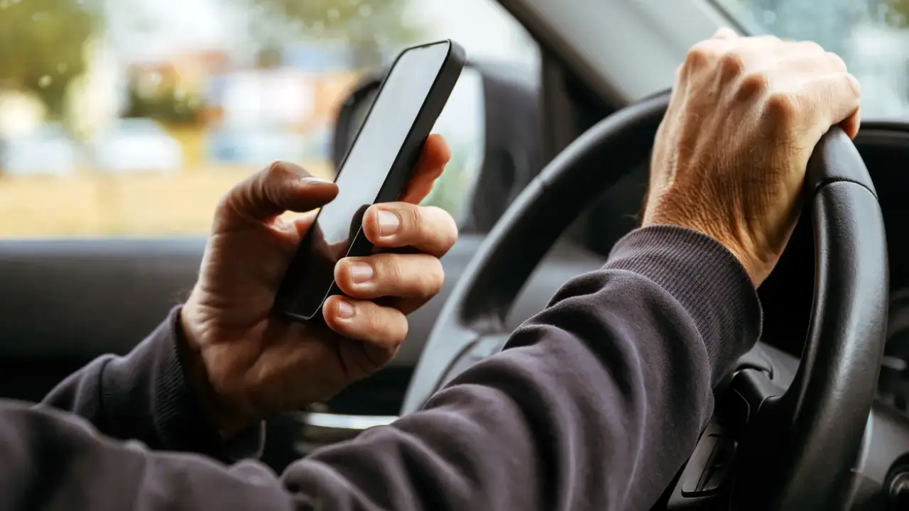 Imagen de Consulting HNL: casi la mitad de los hondureños usan el celular mientras conducen