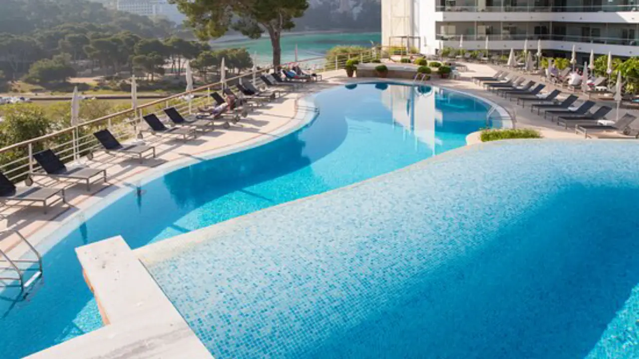 Pánico en hotel: turistas resultan intoxicados por gases tóxicos de piscina Imagen de Pánico en hotel: turistas resultan intoxicados por gases tóxicos de piscina
