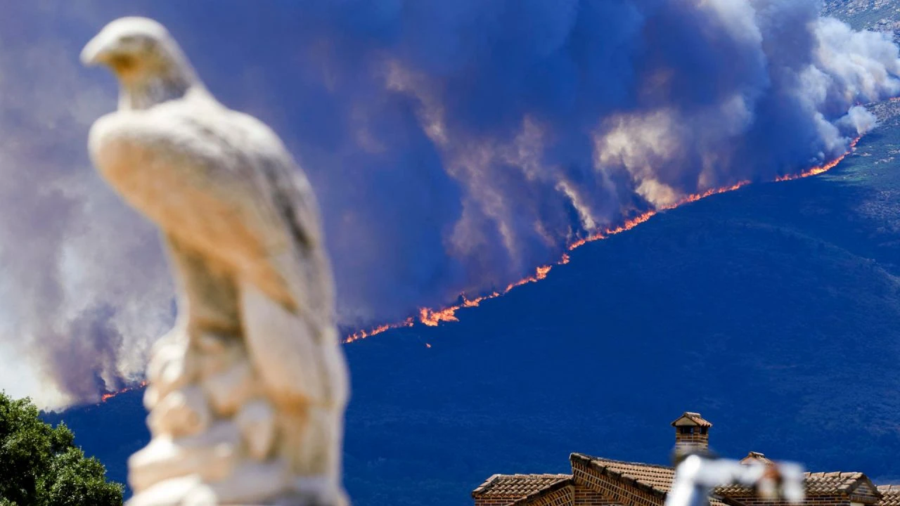 Ola de incendios fuera de control en España y Francia deja 260,000 evacuados Imagen de Ola de incendios fuera de control en España y Francia deja 260,000 evacuados