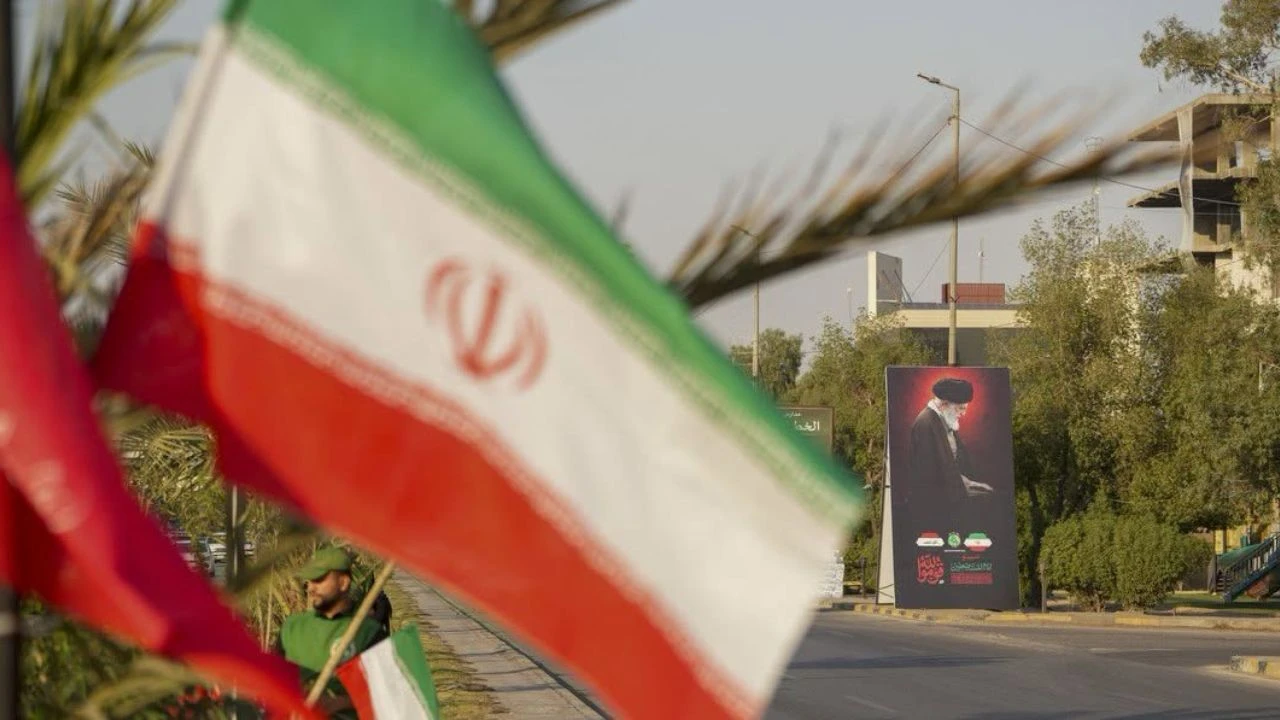 Irán amenaza a EE. UU. con continuar ataques hasta su 'rendición total' Imagen de Irán amenaza a EE. UU. con continuar ataques hasta su 'rendición total'