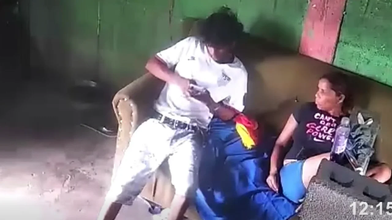 Imagen Principal de Nota: Ladrones roban cámara y dueña los descubre en vivo