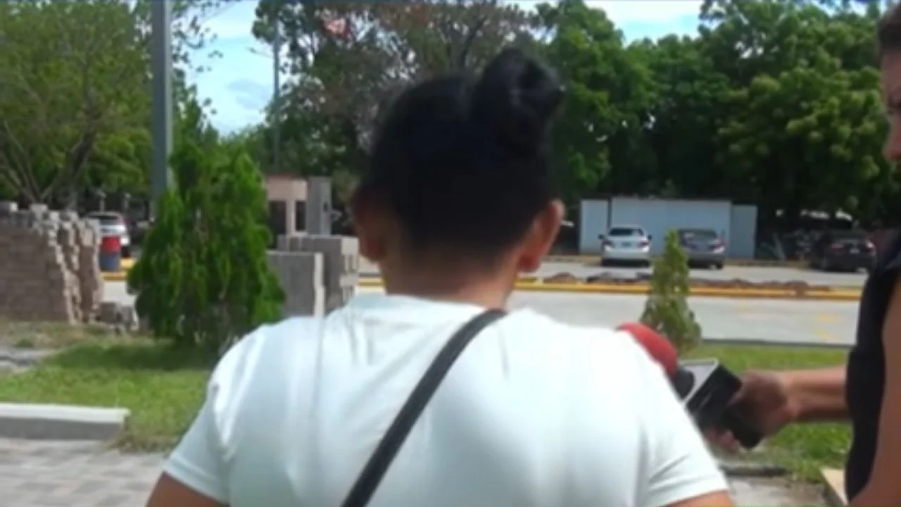 Esposa de adulto mayor acusado de exhibicionismo defiende a su pareja Imagen de Esposa de adulto mayor acusado de exhibicionismo defiende a su pareja
