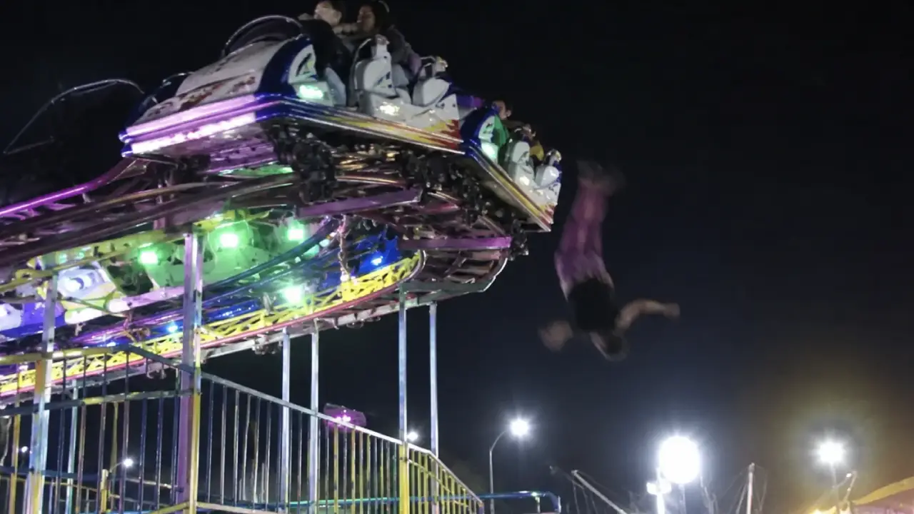 Imágenes sensibles: Mujer sale expulsada de un juego mecánico en plena feria Imagen de Imágenes sensibles: Mujer sale expulsada de un juego mecánico en plena feria