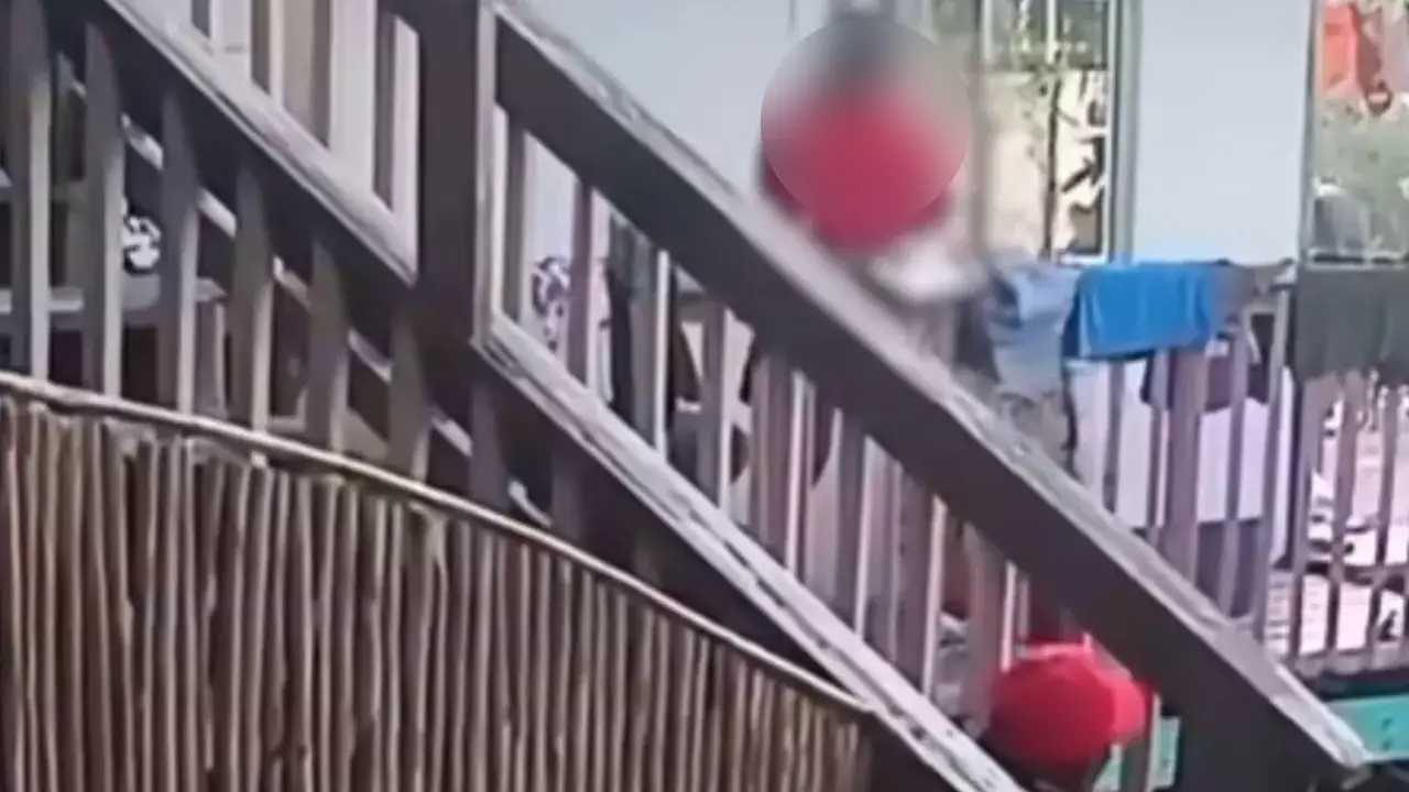 Imagen de Video revela cruel castigo de padrastro contra una niña en Islas de la Bahía