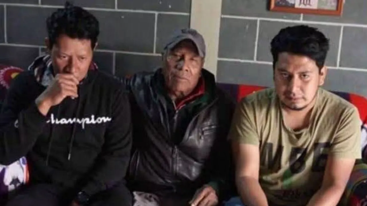 Imagen de Padre ofrece terreno y dinero a quien se case con uno de sus hijos