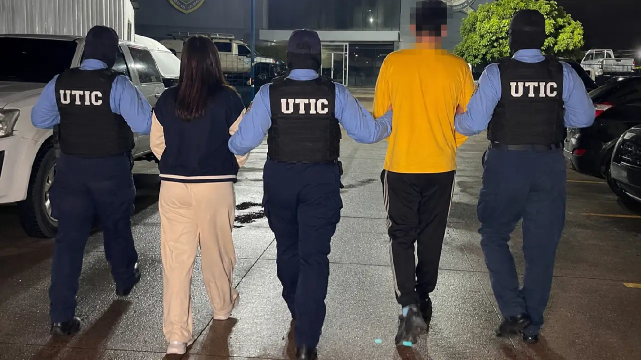 Pareja usaba mueblería para distribuir drogas por delivery en Tegucigalpa Imagen de Pareja usaba mueblería para distribuir drogas por delivery en Tegucigalpa