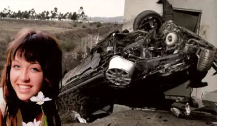 Imagen Principal de Nota: Porsche girl: Las fotos del accidente automovilístico que se volvieron meme