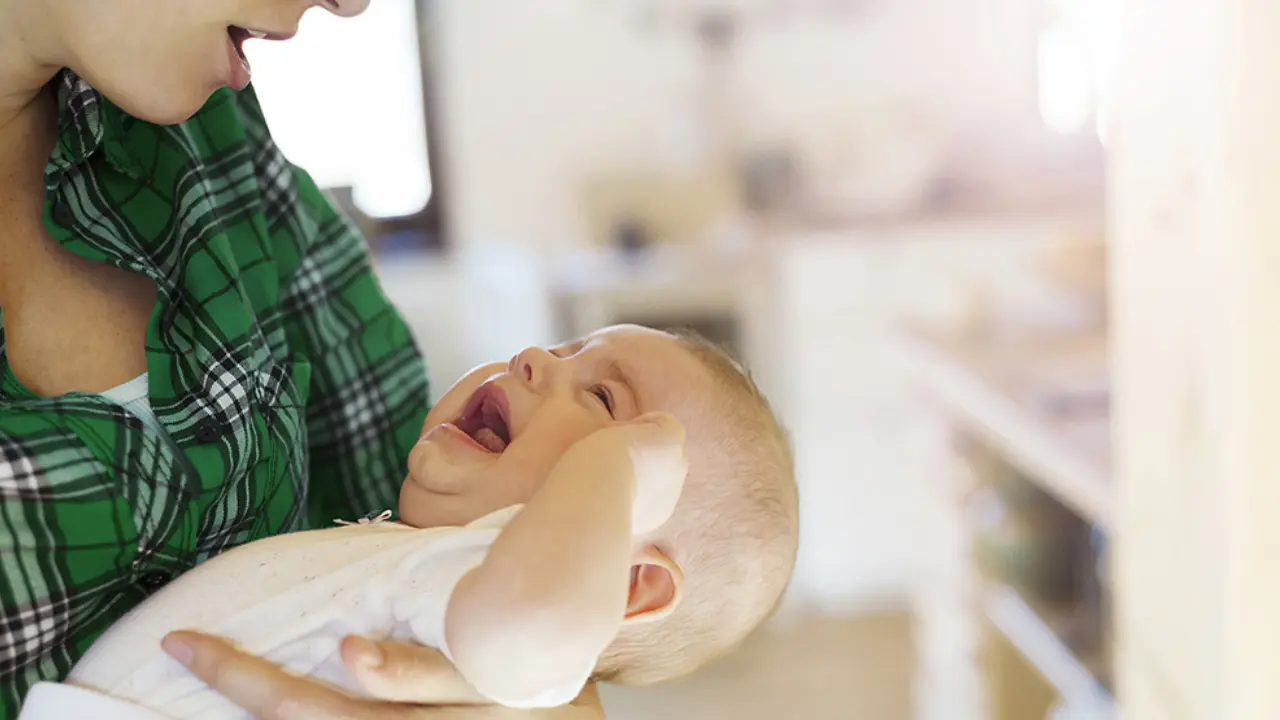 Prácticas comunes con bebés que podrían poner en riesgo su salud, según experta Imagen de Prácticas comunes con bebés que podrían poner en riesgo su salud, según experta