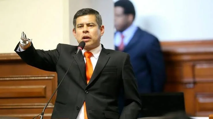 ¿Qué le pasó a Luis Galarreta en sus manos? ¿Cómo se llama su malformación? Imagen de ¿Qué le pasó a Luis Galarreta en sus manos? ¿Cómo se llama su malformación?