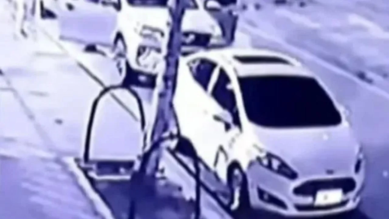 Hombre recibe disparo en la cabeza al llegar con su familia a casa Imagen de Hombre recibe disparo en la cabeza al llegar con su familia a casa
