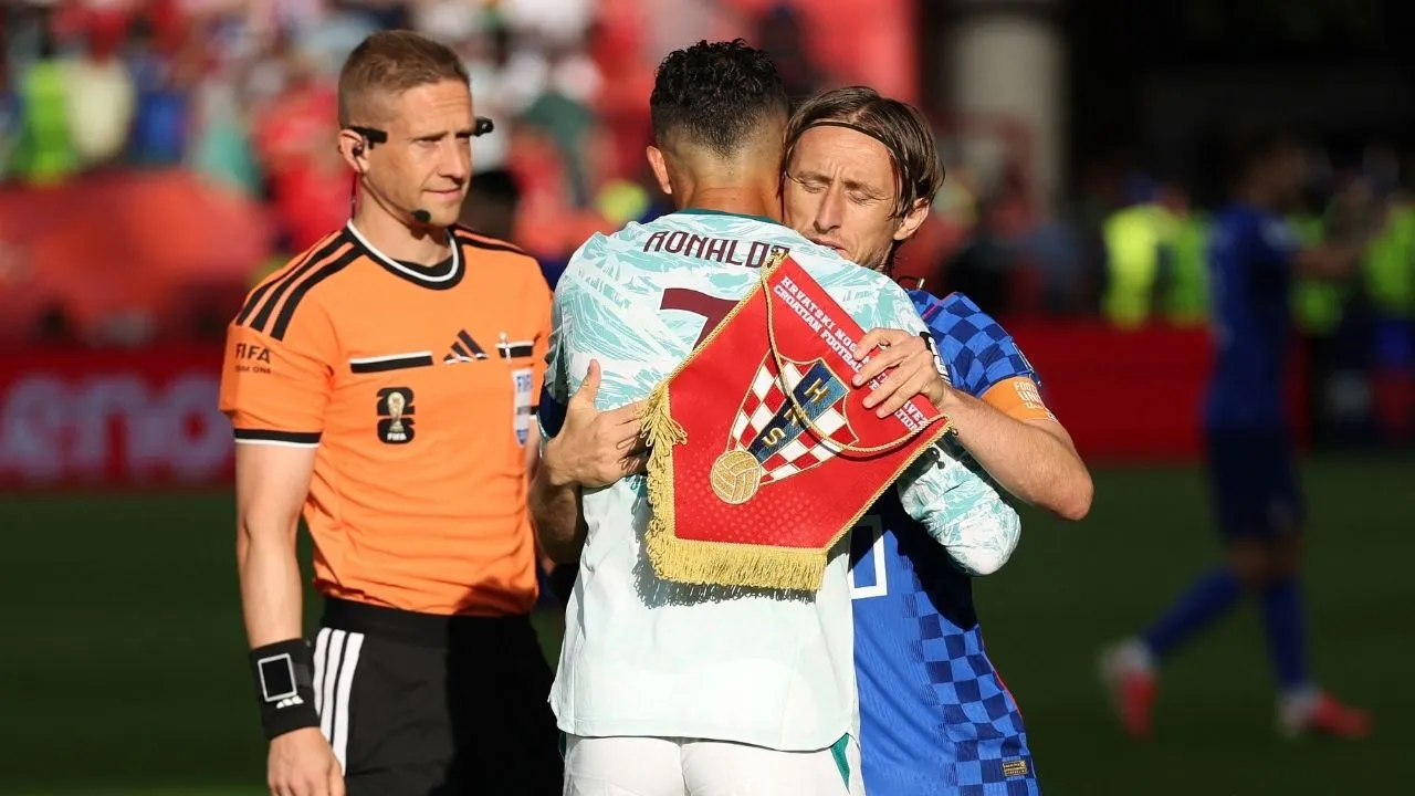 Imagen de Cristiano Ronaldo despide a Modric con elogios de leyenda