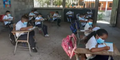 Imagen de Obligatorio uso de mascarillas en escuelas de Cofradía por casos de sarampión