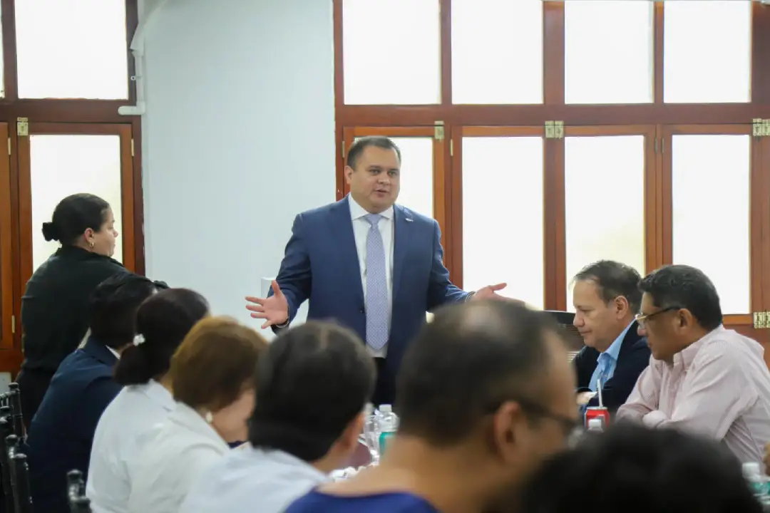 Secretario privado presidencial, Luis Castro