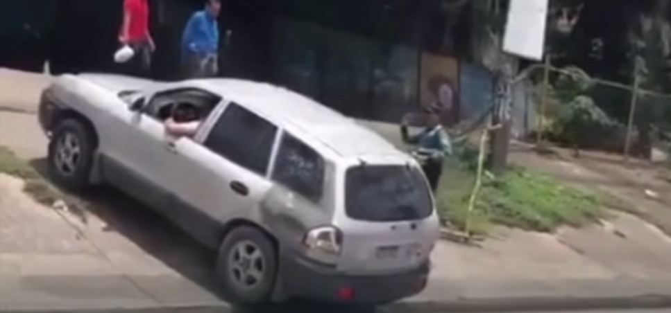carro hombre policía