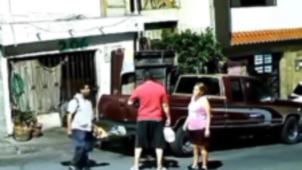 personas casa carro
