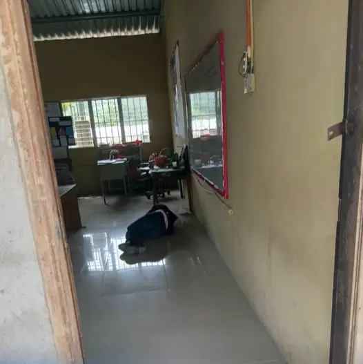 ebrio que amenazó a maestro en Copán se quedó dormido en el aula