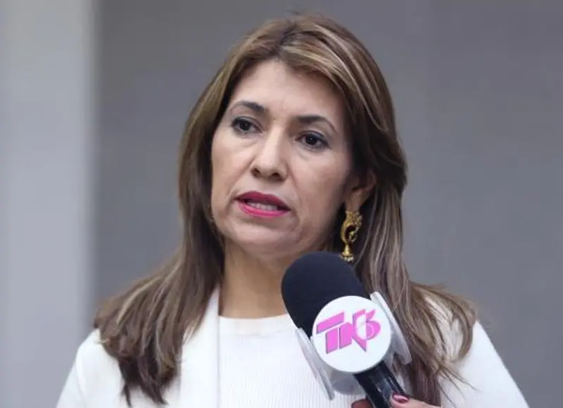 Alba Consuelo Flores